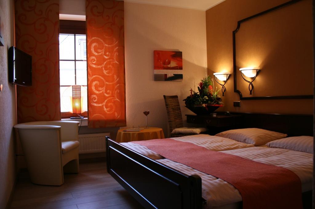 Le Pavillon Hotell Echternach Rum bild